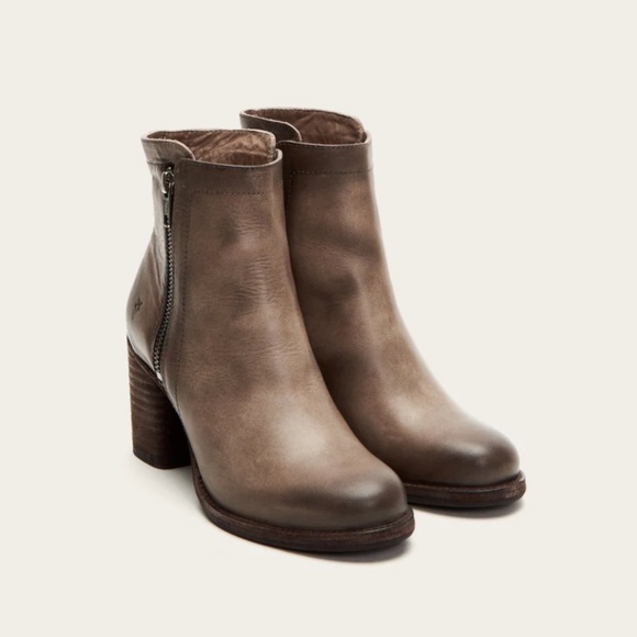 Frye • Addie double zip ankle bootie shortie boots Stone grey leather heeled - Picture 1 of 15